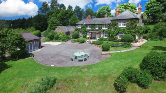 6&nbsp;Bedroom&nbsp;Detached